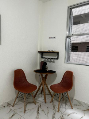 Studio em frente à praia com vista lateral ao mar